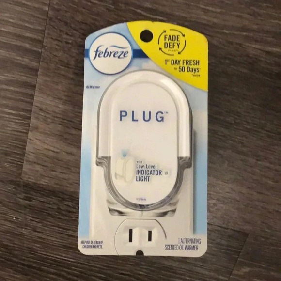 Febreze Plug In - Picture 1 of 2